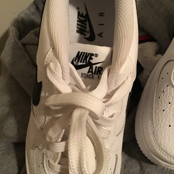 🔥🔥🔥NWOT, Air Force 1, By Nike, size 6Y, see photos Great Buy🔥🔥 - Picture 2 of 4